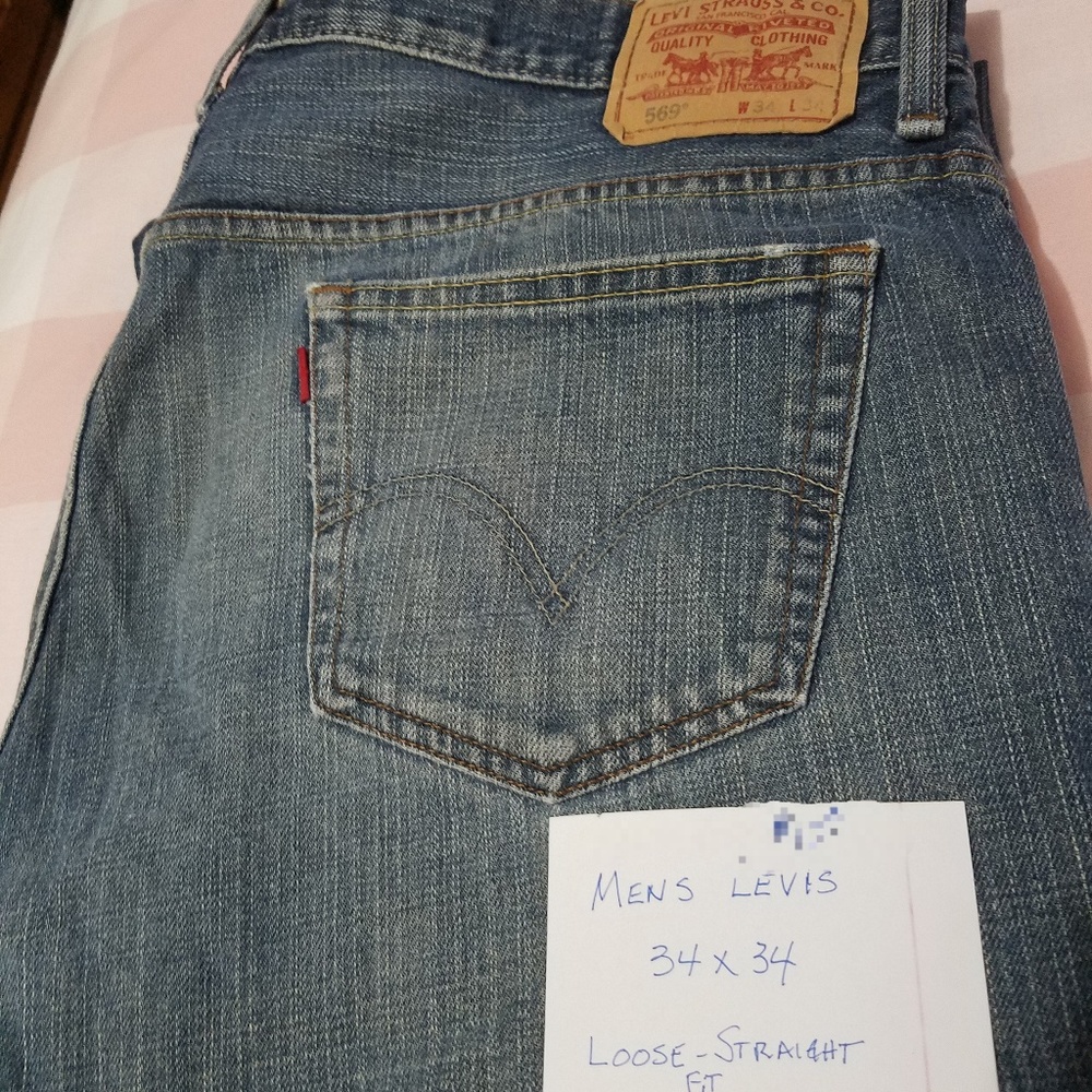 Levi's.  Loose, straight fit.   34x34